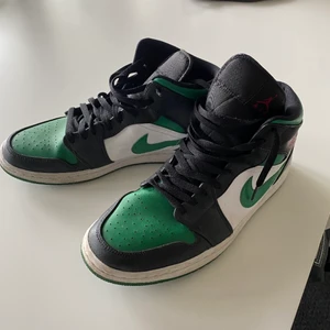 Jordan 1 mid green toe - använda några gånger, storlek 47 passar 46, box finns, Buda
