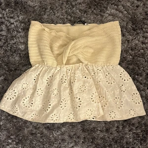 Zara topp🤍 - Säljer denna populära topp från zara🤍🤍 I storlek M skriv för fler bilder🤍  