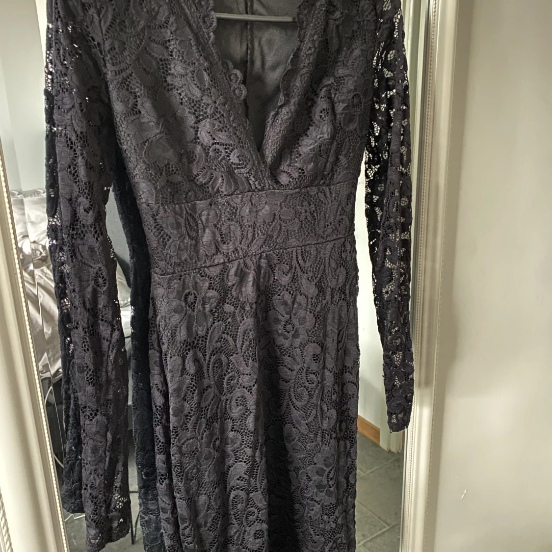 Svart kort klänning