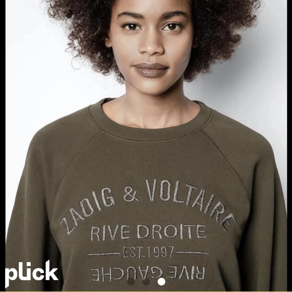 Säljer min ascoola Zadig Voltaire sweatshirt i mörkgrön. Nästan aldrig använd oxh köptes för 2100kr. Säljer för 1200kr❤️❤️kan diskutera pris vid snabb affär. Tröjor & Koftor.