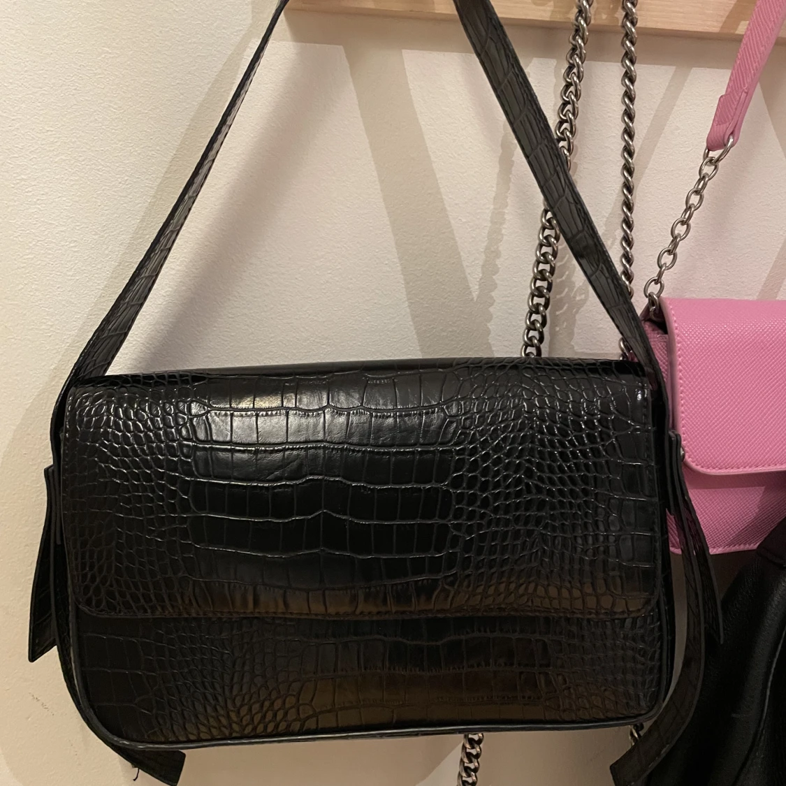 Svart BikBok väska - 90