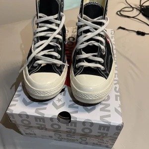 CDG converse  - EUR 42  Skick 9/10 Priset kan diskuteras vid snabb affär 