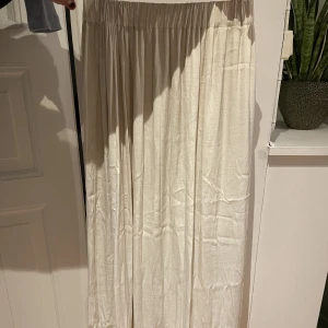 Kjol - Perfekt kjol till sommaren🦋🌸Är i väldigt bra skick. 