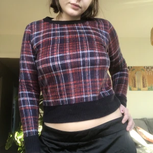 Croppad tröja - Croppad skitsnygg kofta  Stl S