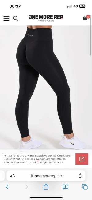 Träningstights One More Rep - Helt nya Träningstights från one more rep. Formar kroppen väldigt fint med scrunch i bak.   Öppen för diskussion om pris. 