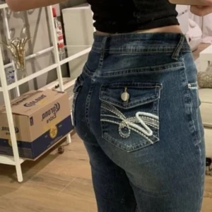 Jeans  - Jeans. Jag andvänder inte dessa mer eftersom att det inte är riktigt min still, men jag hoppas att någon annan kanske gillar dom❤️