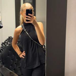 Superfin blus som jag tyvärr inte använder så mycket och därför nu tänkt sälja, säljer även samma blus i vitt💋🥰🤩❤️‍🔥