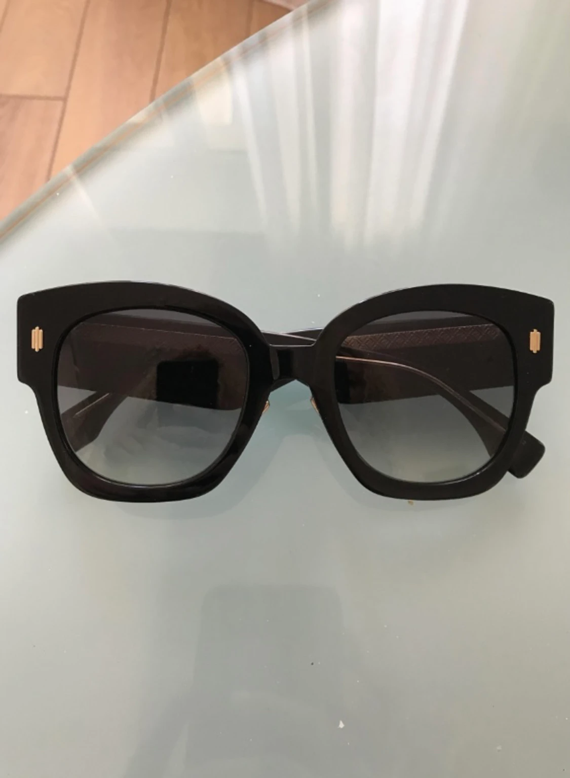 Supersnygga Fendi solglasögon - 91
