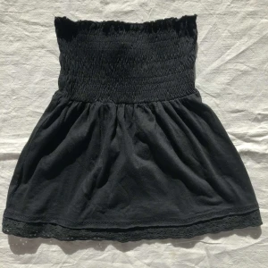 Tubtopp - Svart tubetop, kan även användas som kjol, passar till xs-s