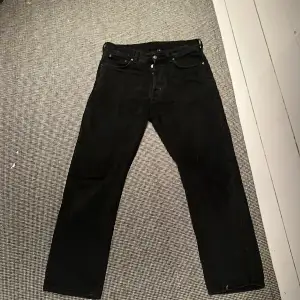 Weekday space jeans, säljer pga att jag inte gillar passformen. Bra skick. Storleken är 31/32. Original pris 600kr