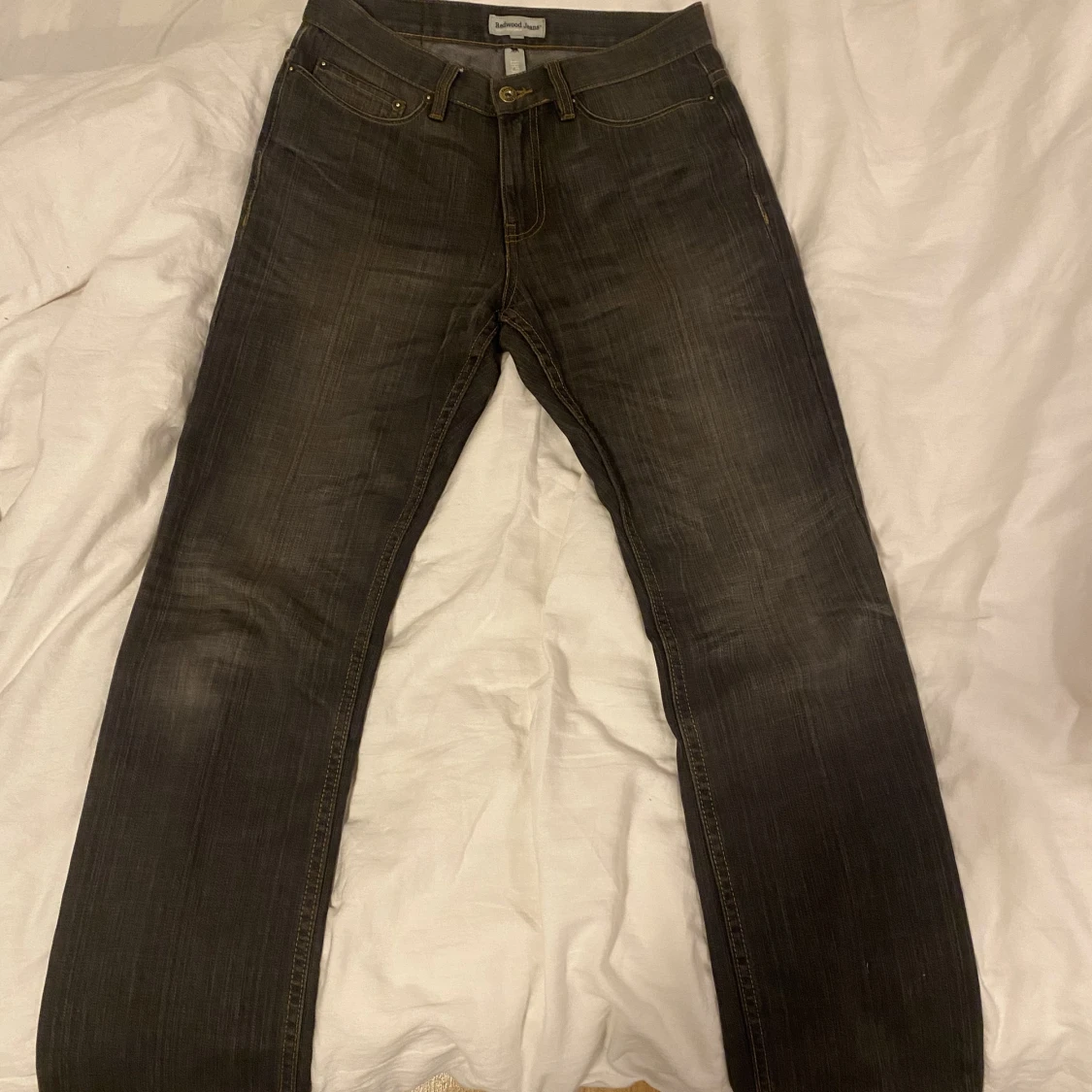 Svartgråa jeans