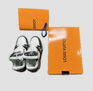 Louis Vuitton Sneakers - Väldigt bra rep Louis Vuitton sneakers i nästan alla storlekar