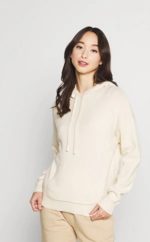 Stickad hoodie  - Säljer denna superfina stickade hoodie från Vila som inte säljs längre!✨  Tröjan är i bra skick men färgen är lite mörkare än vad bilden visar!🫶🏻 (Frakt 66kr) 