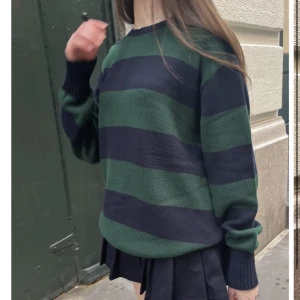 Tröja - LÄS Säljer då den inte kommer till användning. Använd ett fåtal gånger och är i nyskick☺️ Tryck EJ på köp nu