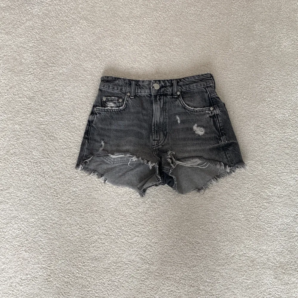 Super snygga shorts från zara då dom är förstora för mig. 💗nypris: 360kr. Fortfarande tillgänglig!. Shorts.