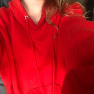 Oversized Hoodie - Oversized Weekday hoodie.  ❤️ Väldigt skön men lite nopprig -därav priset.