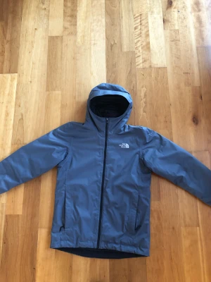 The North Face jacka - Skaljacka från The North Face, lite fodrad. Inga flaws. Kom PM för frågor och fler bilder!