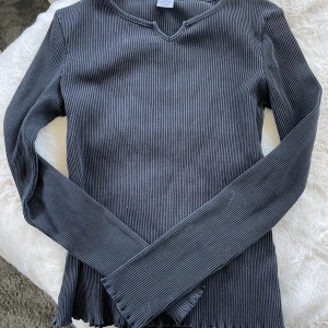 Ribbad långärmad tröja - Super fin långarmad ribbad tröja från Lindex. Jätte fint skick💓