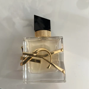 Libre parfym  - Endast Använd två gånger inte en lukt för mig 30ml. 