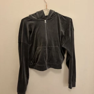 Snygg zip up - Inte min stil längre så det är därför jag säljer den 