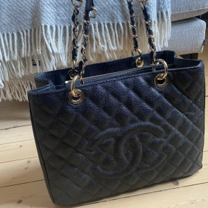 Chanel - 32x23x14 cm. 