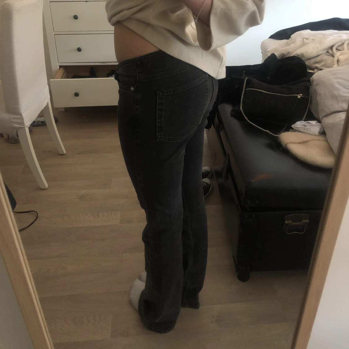 Mörkgrå jeans 