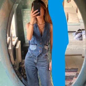 Jeanstopp  - Säljer denna jeanstoppen som jag köpt second hand men är i jättebra skick. Knappt använd av mig. Passar mig som har xs/s   DM FÖR KÖP