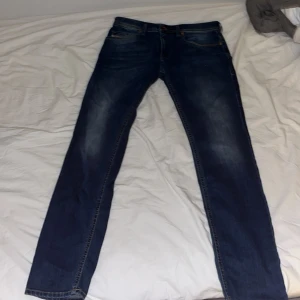 Diesel Jeans - Riktigt snygga Diesel Jeans. De är lite Slim fit W32 L34.