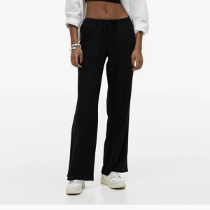 Linnebyxor  - Intressekoll!! På dessa populära linnebyxor från H&M, helt oanvända med lappen kvar! (Lånade bilder)