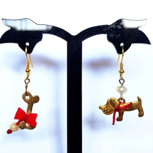 Handmade earrings handgjorda örhängen  - Dog and bone handmade earrings in gold color