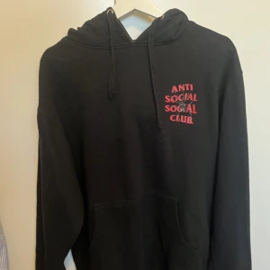 ASSC Bitter hoodie - En ASSC hoodie köpt 2020, ny kostar 1700kr