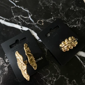 Ringar perfekt skick - Ringar från Pilgrim som inte kommer till användning! Justerbara.- HÖGRA SÅLD ❌