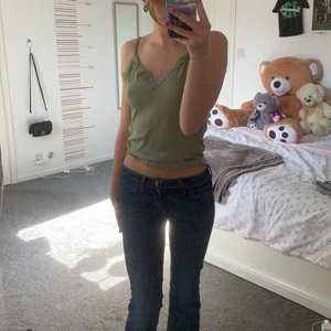 Lee lågmidjade jeans - Säljer mina låidjade bootcut jeans från lee. Knappt använda och passar mig som är 164.  Köparen står för frakten💖