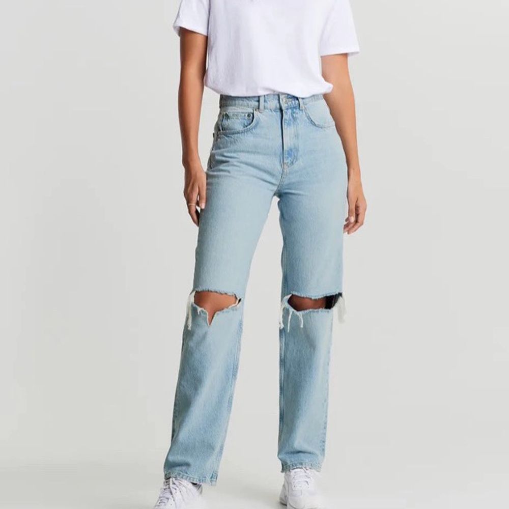90s high waist jeans från Gina tricot storlek 32, köparen står för frakten☀️. Jeans & Byxor.