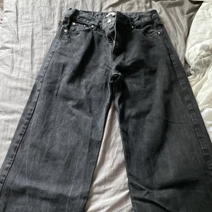 Junkyard Jeans - Säljer dessa pågrund av att dem är förstora. Använts 1-3 gång. Originala priset är 500kr  Leveras via post. Frakt ingår.  