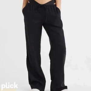 svarta linnebyxor - svarta linnebyxor från Hm, helt nya med prislapp kvar❤️ Storlek L men passar M, säljs då dem är för långa