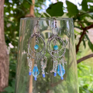 Ljusblå örhängen  - Bohemiska örhängen med ljusblåpärlor!