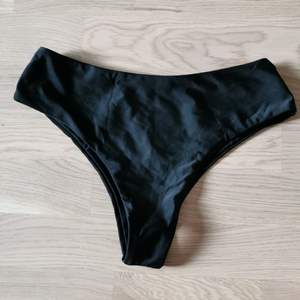 Svarta bikinitrosor från shein 🌟 aldrig använd plasten kvar 🌟 70kr inklusive frakt (dock dyrare om man vill ha spårbart) 