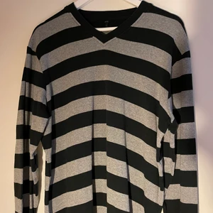 Tjocktröja randig - Supermysig tjocktröja som tyvärr inte kommer till användning längre