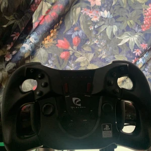 Bilratt - Säljer min bilratt efter som jag skaffat en ny funkar helt perfekt och är i bra skick har andvänts Max 3 gånger