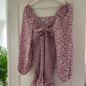 Klänning ifrån SHEIN  - Aldrig använd 