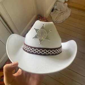 Cowboyhatt  - Endast använd en gång. Perfekt till temafester och halloween! 
