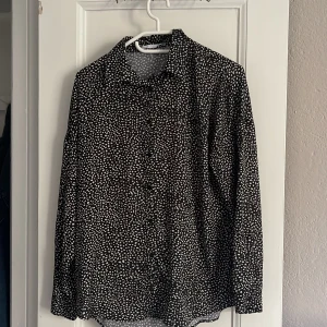 Silkesblus prickig  - Fint skick! Köpt i Spanien