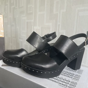 Klackskor - Snygga sommarklackar från Effortless. Använda fåtal gånger. Strl 37 Nypris 699