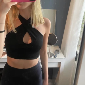 topp - så fin topp från nelly som man korsar fram, men går även att inte ha den korsad! 