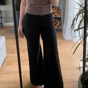 Low waist bootcut byxor - Lågmidjade kostymbyxor med bootcut, väldigt stretchiga, köpta secondhand