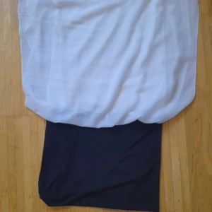 Klänning - Lös topp med tight botten. Skön att ha på