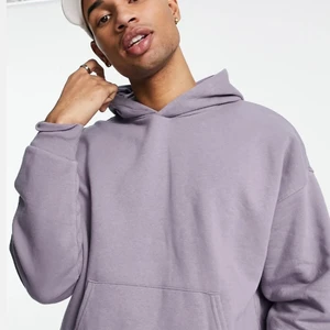 Huvtröjor från new look i storlek M - Lila huvtröja från new look men har aldrig kommit till användning i storlek M