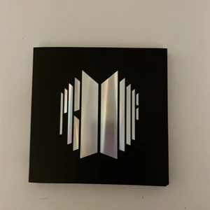 WTS - Vill sälja min extra PROOF album compact ver. Köpte den för 299kr på bengans och vill ha 150kr + frakt. Inga pc eller postcard ingår och allt är i ny skick. Vill får den sålt så fort som möjligt så prioritera du som verkligen vill köpa den :)
