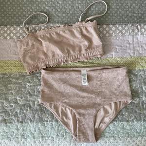Helt ny rosa/beige bikini från weekday som jag köpte förra året som tyvärr inte går till användning. 
